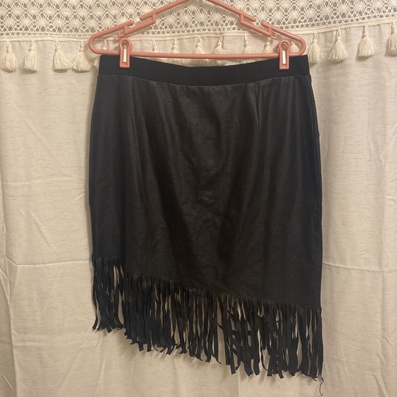Black fringe skirt size large asymmetrical - Picture 4 of 6